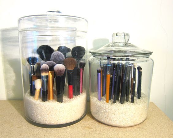 use a closed jar to keep your brushes away from dust